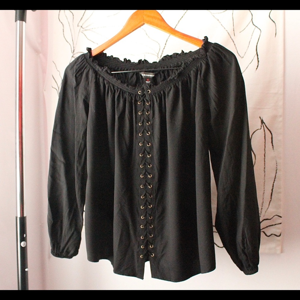 Rock & Republic Black Off Shoulder Top. Sz M.